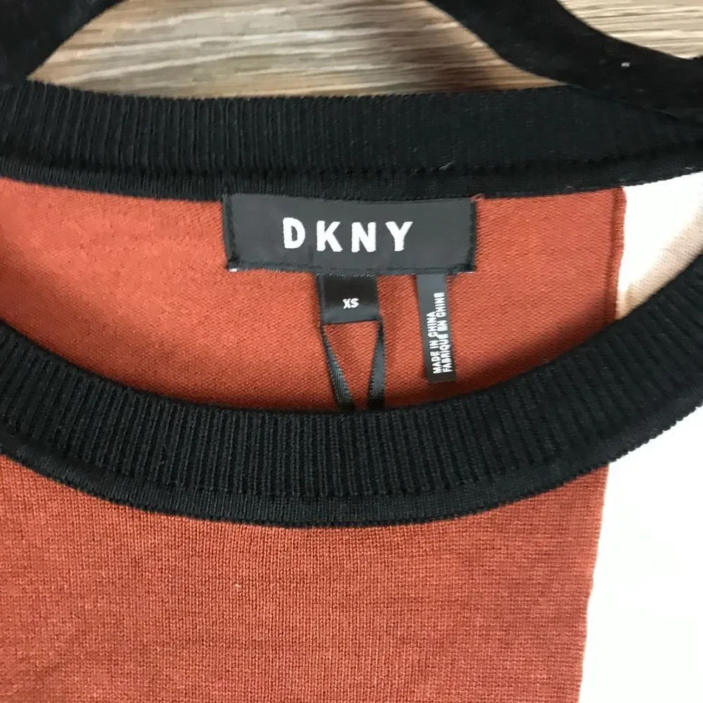 DKNY Crewneck Pullover NWT - Picture 3 of 8